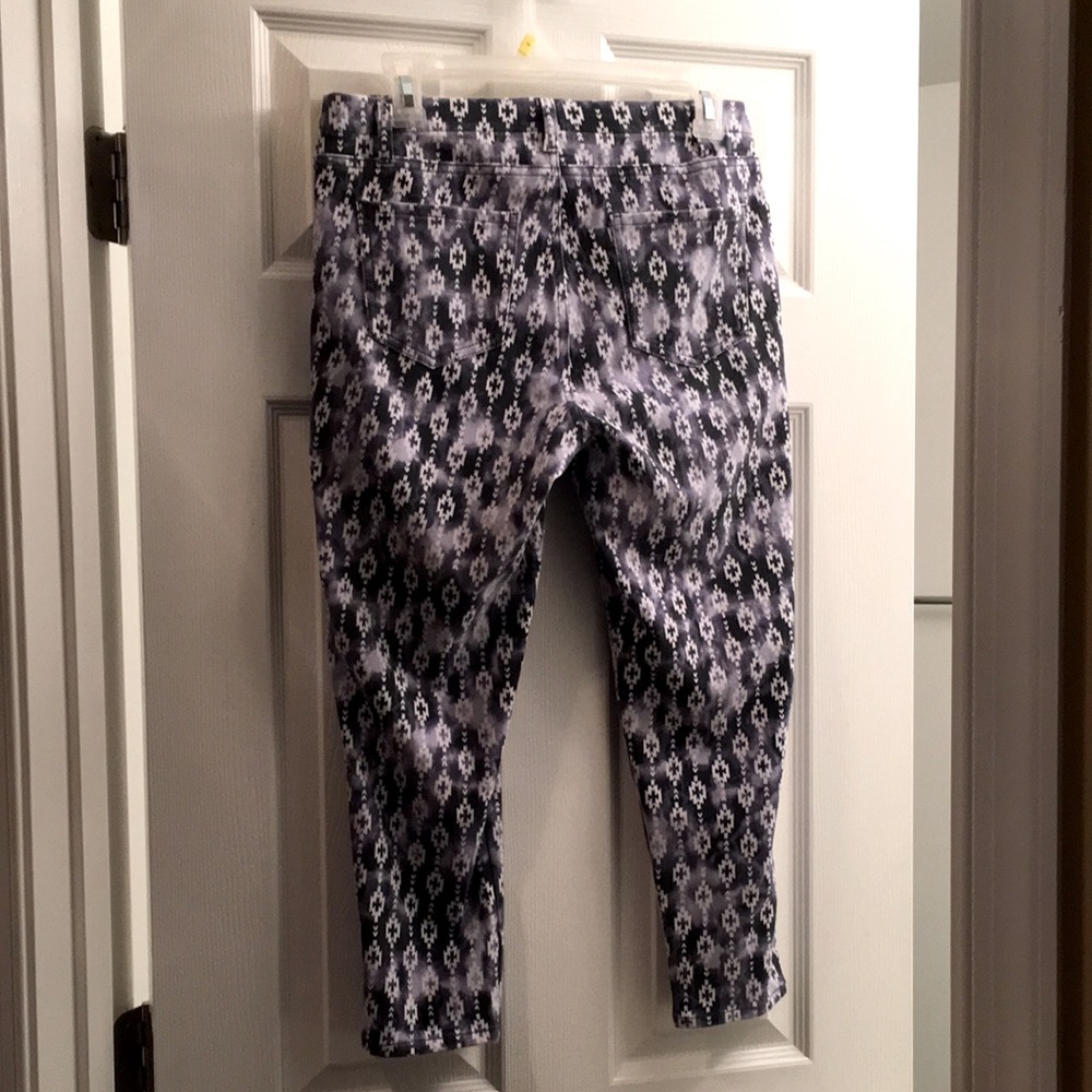 Lot of 2 Capris Faded Glory - Picture 5 of 5